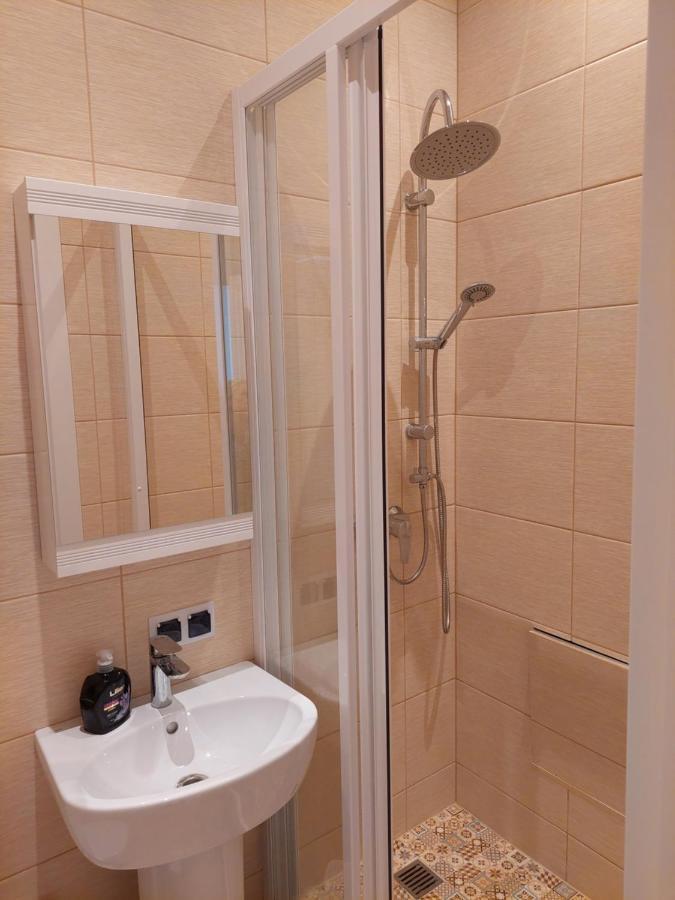 Cosy One Seperate Bedroom Apartment In City Center, Perfect For Family Trip. 里加 外观 照片